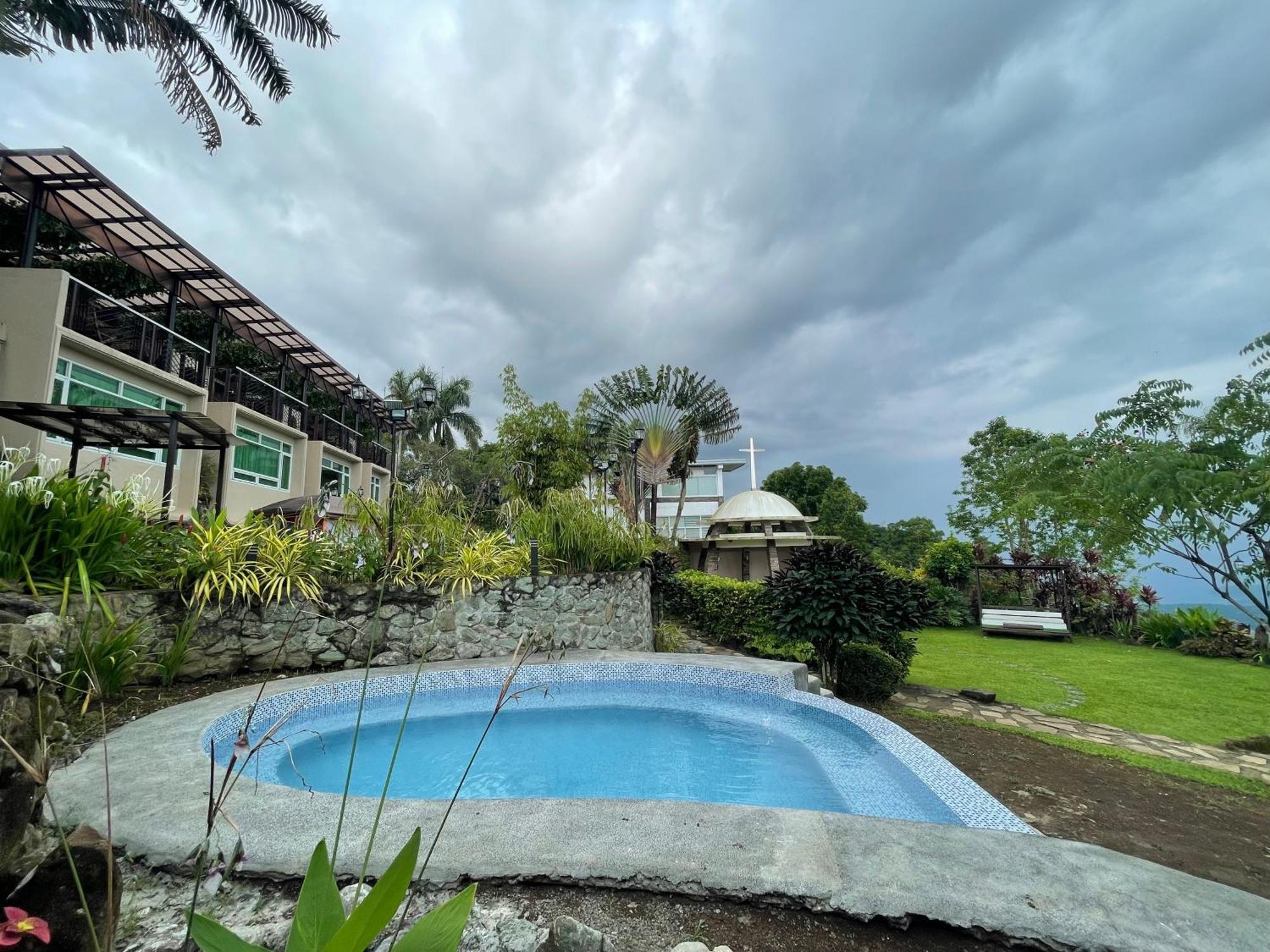 The Lakeview Suites Tagaytay City Exteriér fotografie