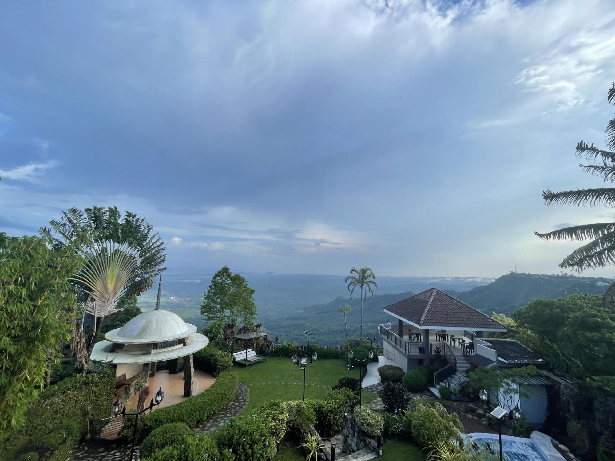 The Lakeview Suites Tagaytay City Exteriér fotografie