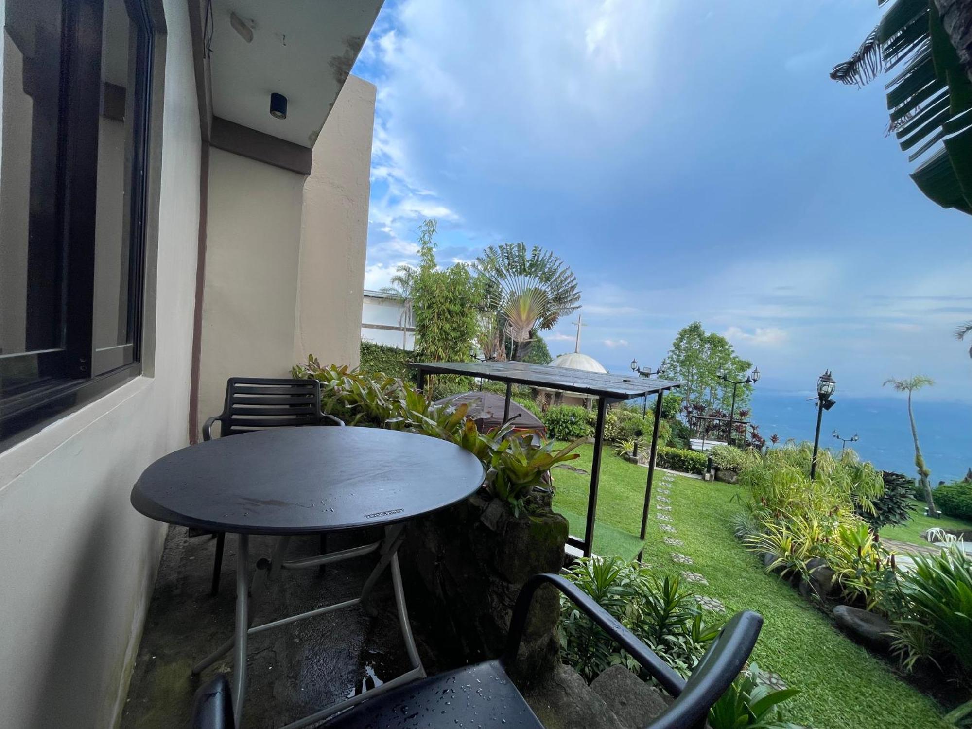 The Lakeview Suites Tagaytay City Exteriér fotografie