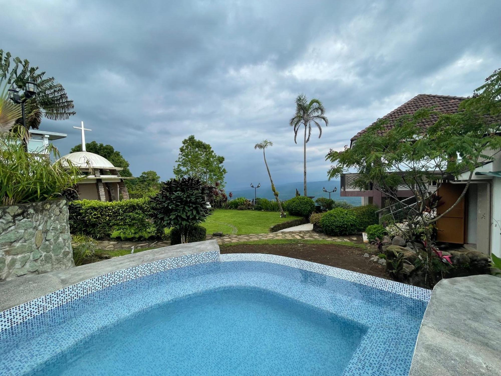 The Lakeview Suites Tagaytay City Exteriér fotografie